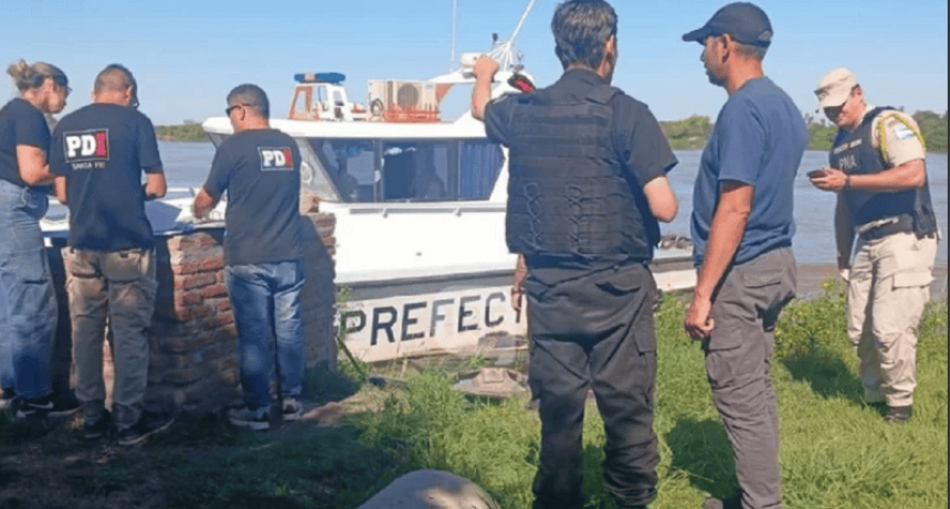 Extraño hallazgo en el río Coronda: un bote viajaba a la deriva con dos hombres muertos