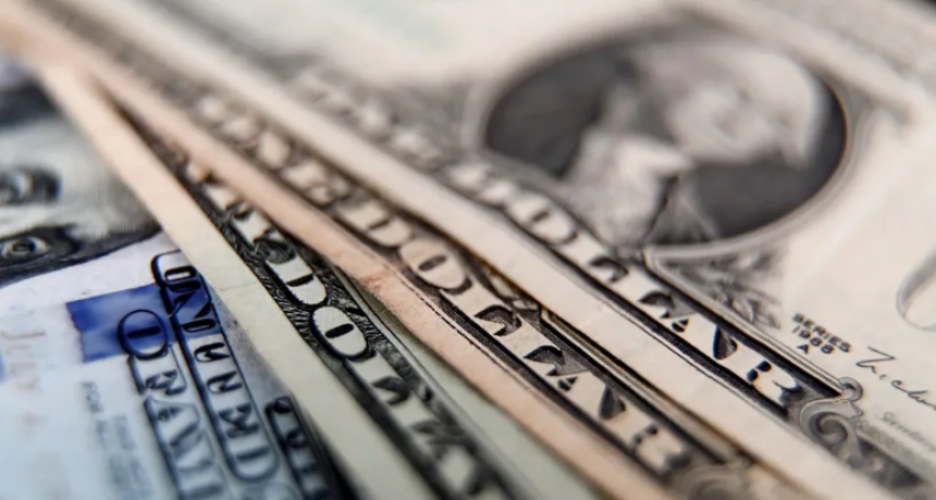 Cómo pedir la devolución del 30% por gastos en dólares de 2025