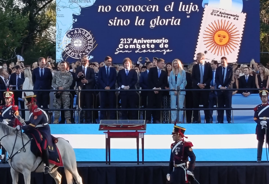 Milei y Pullaro encabezaron el acto de la entrega del sable de San Martín