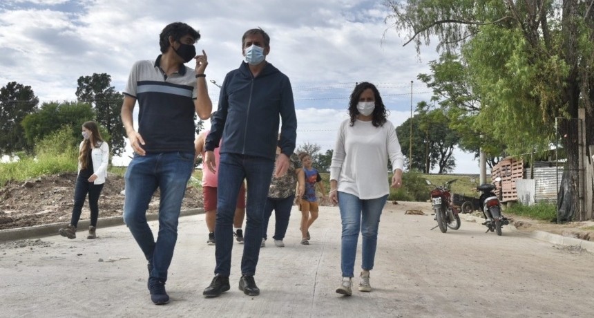 Jatón recorrió las obras que mejorarán la calidad de vida de los vecinos de Centenario