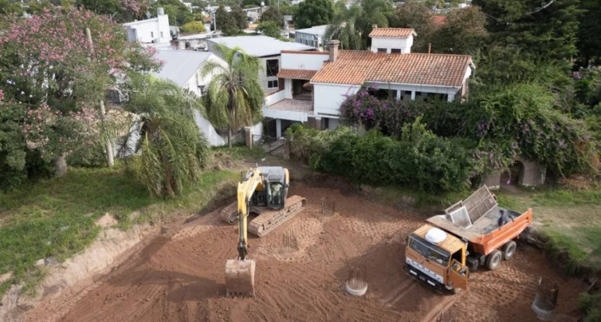 Nuevo puente: avanzan las obras con la demolici&oacute;n de una vivienda