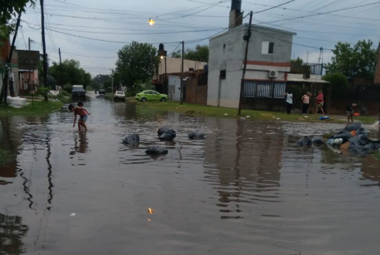 Cayeron hasta 90 mm en la madrugada y hay anegamientos en diferentes barrios