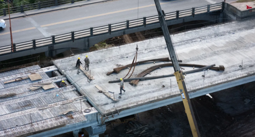 Puente Santa Fe&ndash;Santo Tom&eacute;: lleg&oacute; la lanzadora de vigas desde Asia