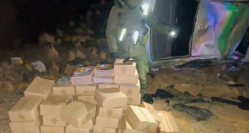 Manejaba alcoholizado, choc&oacute; y descubrieron que llevaba &aacute;lbumes y figuritas del Mundial de contrabando