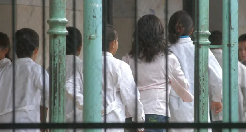 Amenazas en escuelas: bajan las llamadas al 911 tras las multas a los padres