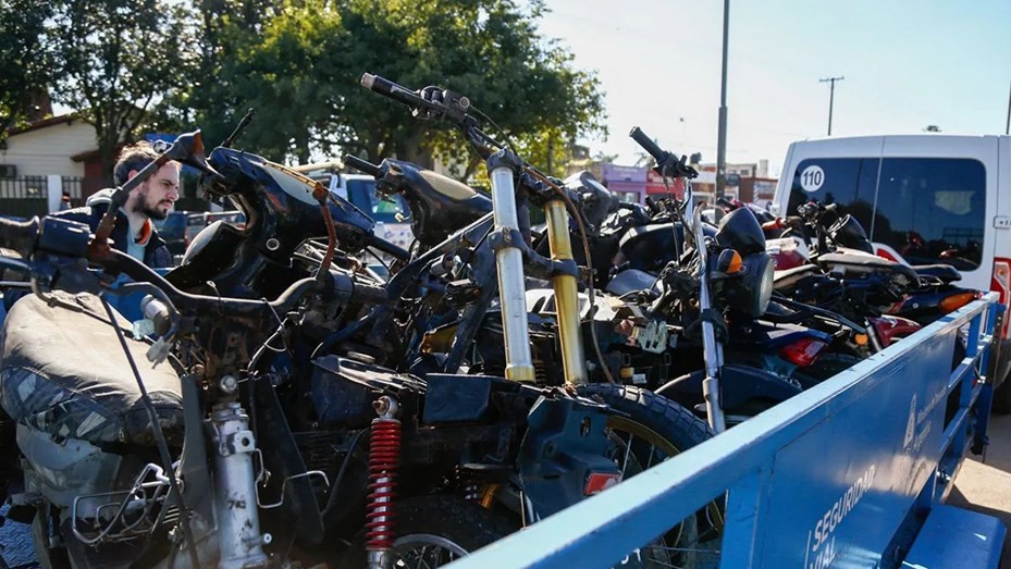 Santa Fe inicia la compactación de vehículos secuestrados en comisarías