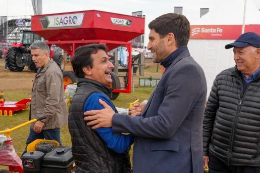 Pullaro: Siempre vamos a defender al campo y la industria