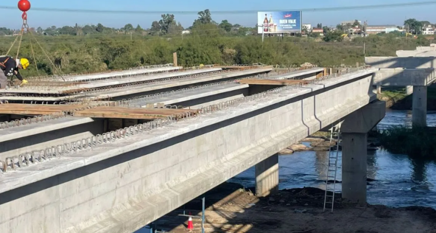 Nuevo puente Santa Fe - Santo Tom&eacute;: instalaron la m&aacute;quina lanzadora de vigas