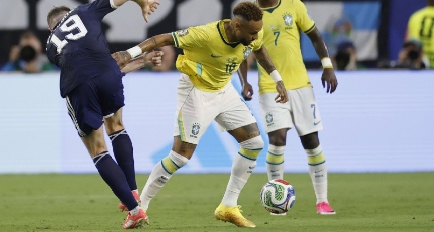 Con un rato de Neymar, Brasil gan&oacute; c&oacute;modo y clasific&oacute; primero