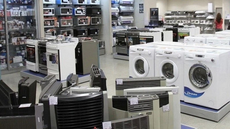 Cómo funciona el nuevo esquema oficial para ingresar al país electrodomésticos no previstos en el régimen de equipaje