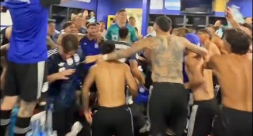 Delirio en el vestuario de la selecci&oacute;n argentina: la intimidad de los festejos tras el triunfo ante Inglaterra
