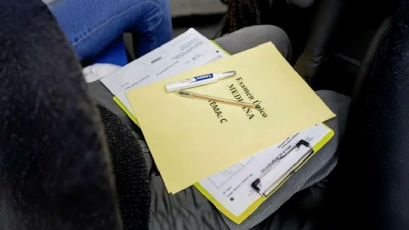 Exámenes de residencias médicas: el Gobierno denunció a los acusados de haber cometido fraude
