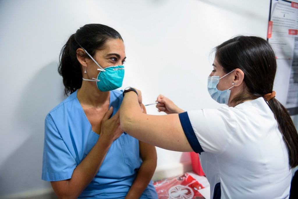 Comienza la aplicación de la quinta dosis contra el coronavirus en toda la provincia