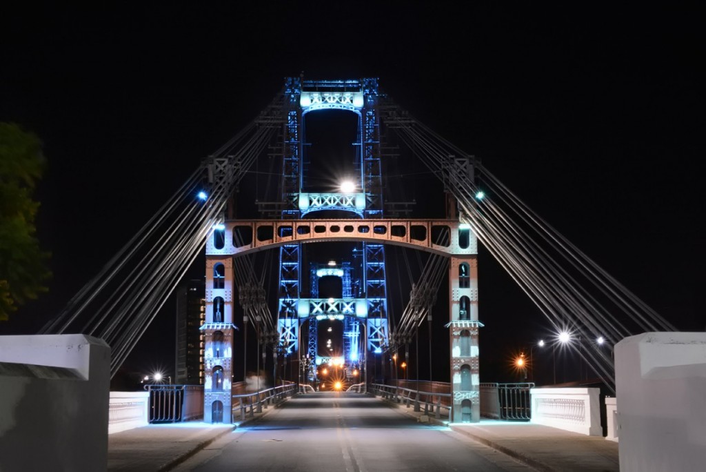 Avanza la puesta en valor de la iluminación del Puente Colgante