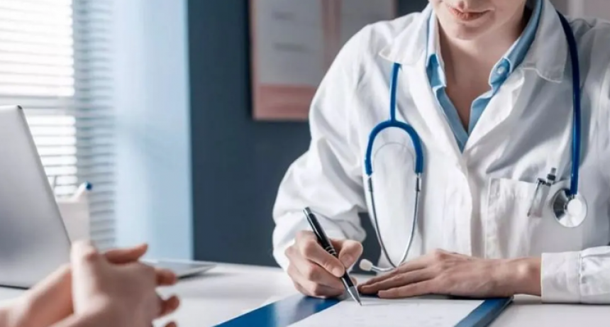 Las prepagas subirán hasta el 2,5% en enero de 2026