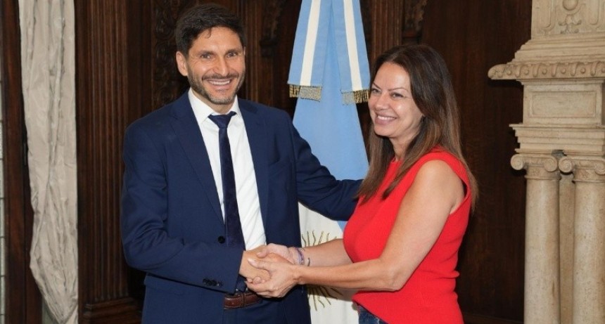 Pullaro firm&oacute; el acuerdo con la Ans&eacute;s por el cual Santa Fe recibir&aacute; $10 mil millones por mes durante un a&ntilde;o