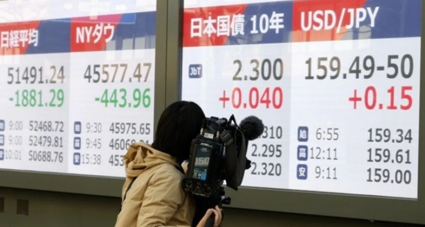 El petr&oacute;leo se desploma y las bolsas asi&aacute;ticas repuntan tras la tregua temporal entre EE.UU. e Ir&aacute;n