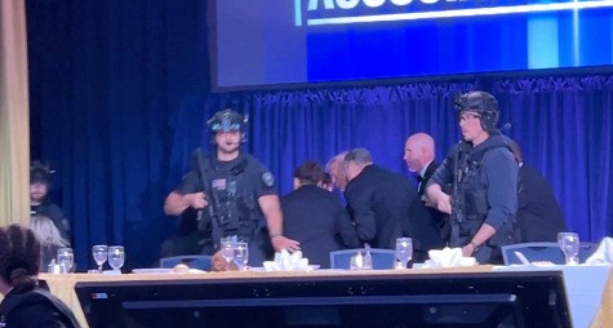 Trump fue evacuado durante una cena con periodistas