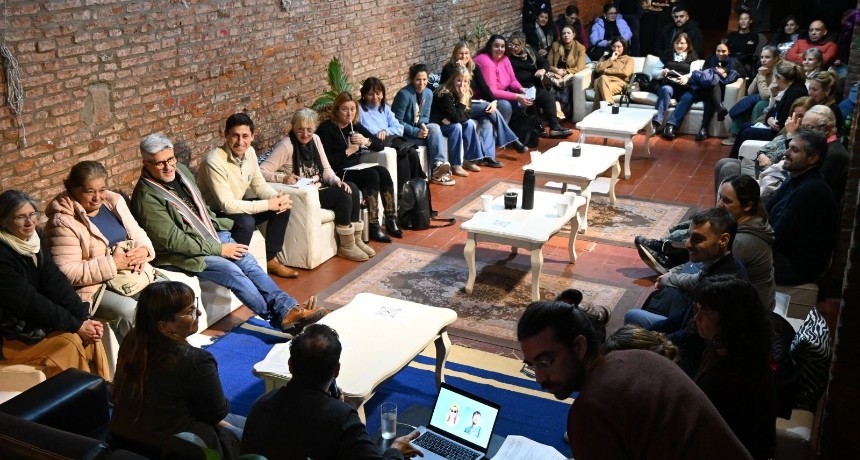 &ldquo;Criar entre pantallas&rdquo;: una charla a fondo sobre ni&ntilde;ez, digitalidad y salud mental