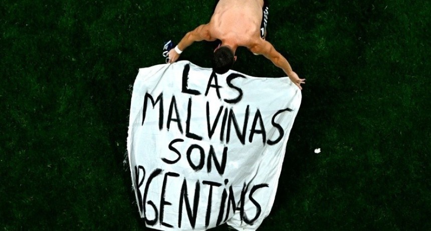 Cu&aacute;les son las posibles sanciones que puede enfrentarse AFA y los jugadores por mostrar la bandera de 